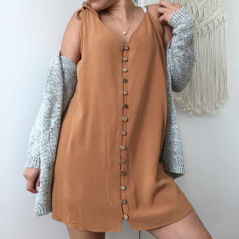 ❗️Three Left❗️NWT Camel Button Down Dress - Picture 2 of 8